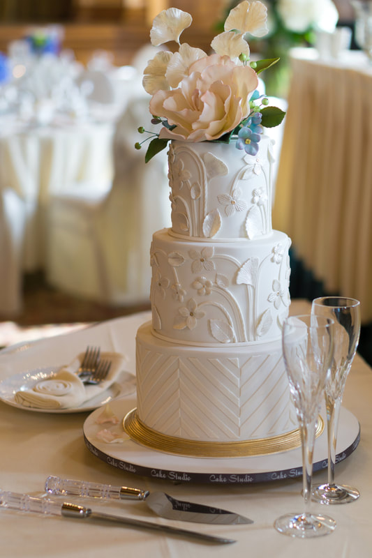CAKE STUDIO wedding cakes and desserts Manitoba